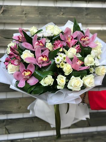 Букет цветов из: Розы и Хризантемы в Новоульяновском