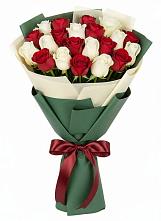 Букет Микс из красных и белых роз в Новоульяновском