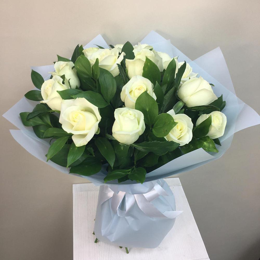 Букет 15 Белых роз Проуд в Новоульяновском