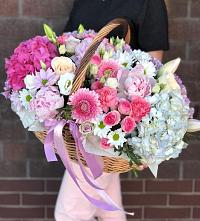 Цветочная композиция из Розы, Хризантемы, Пионы и Лизиантусы в корзине #REPLACE_PRED# Новоульяновском
