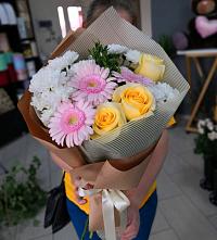 Букет цветов из:  Герберы, Розы и Хризантемы в Новоульяновском