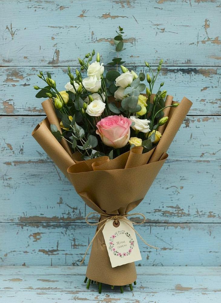 Букет цветов из: Розы и Лизиантусы в Новоульяновском