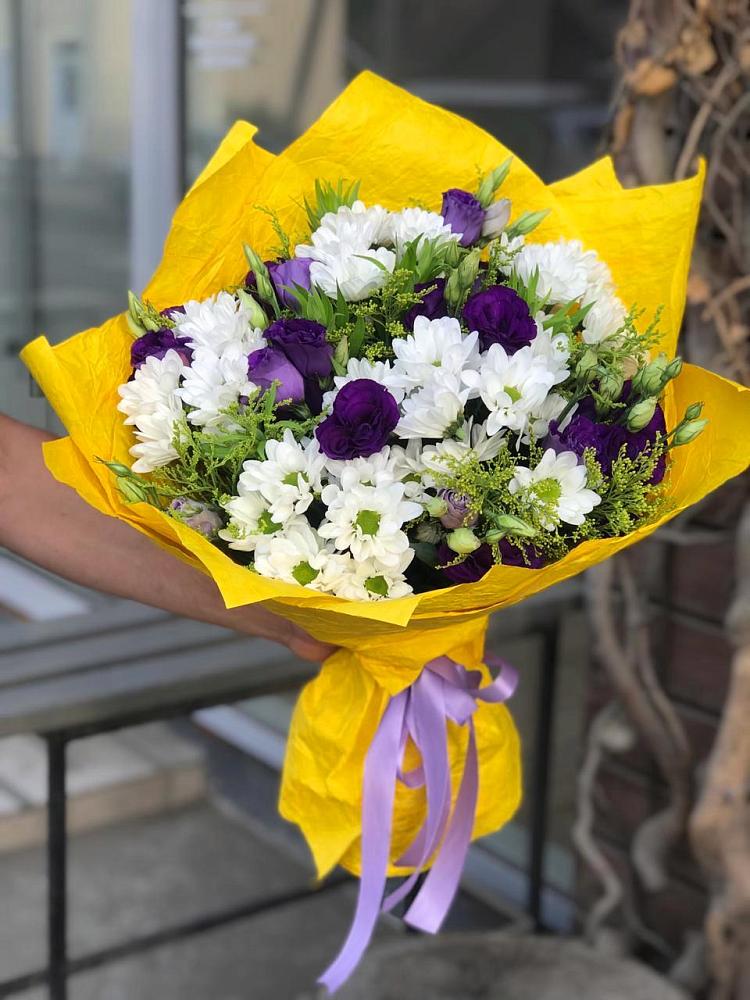 Букет цветов из: Ирисы, Хризантемы и Ромашки в Новоульяновском