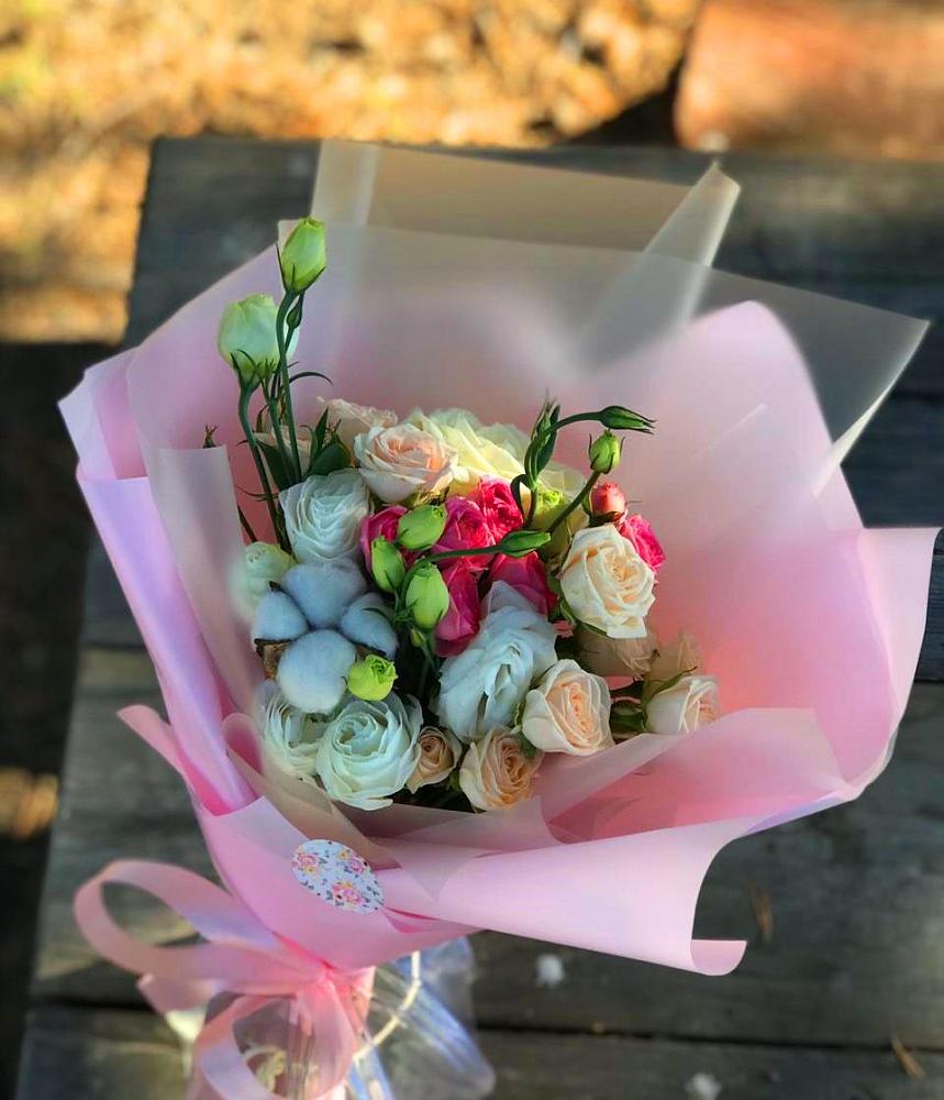 Букет цветов из: Розы и Лизиантусы в Новоульяновском