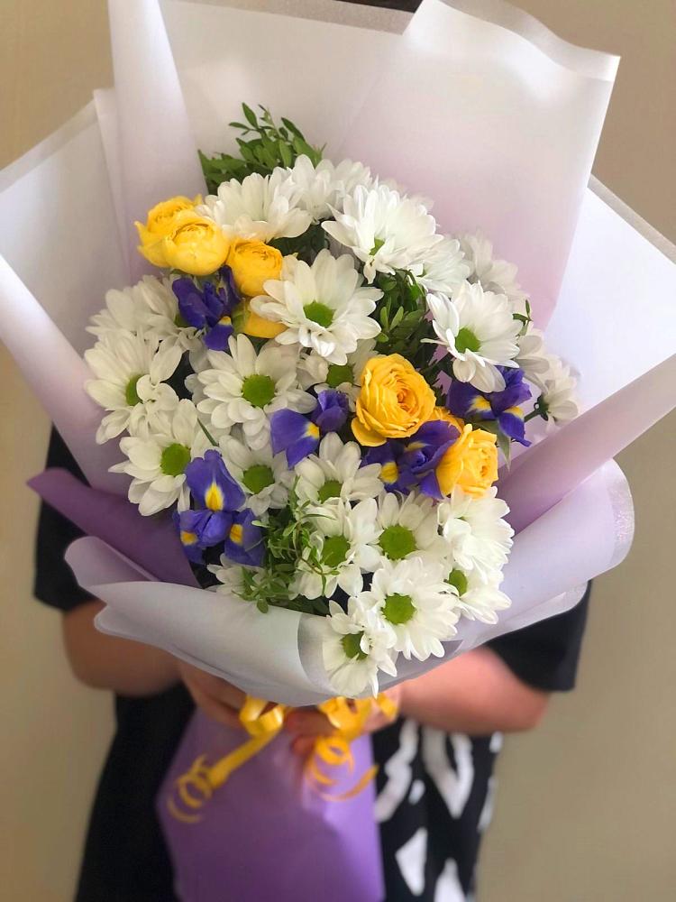 Букет цветов из: Ирисы, Хризантемы и Розы в Новоульяновском