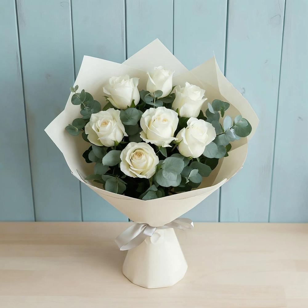 Букет Белые розы в Эвкалипте в Новоульяновском