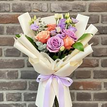 Букет цветов из:  Лизиантусы и Розы в Новоульяновском