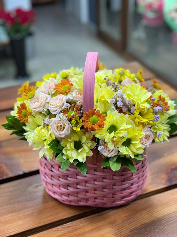 Цветочная композиция из Хризантемы и Розы в корзине в Новоульяновском