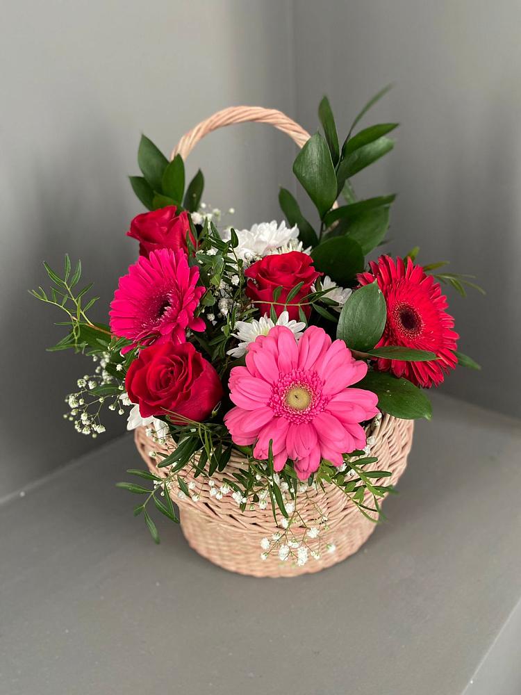 Цветочная композиция из Розы, Хризантемы и Герберы в корзине в Новоульяновском