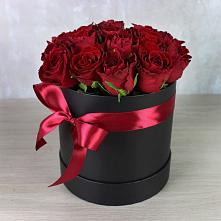 Цветочная композиция из Розы в шляпной коробке в Новоульяновском