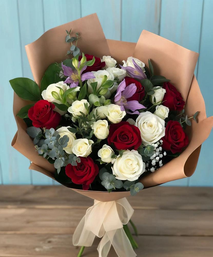 Букет цветов из: Розы и Альстромерии в Новоульяновском