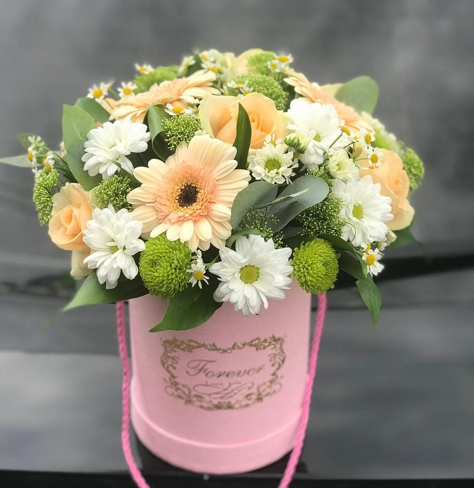 Цветочная композиция из Розы, Герберы и Хризантемы в шляпной коробке в Новоульяновском