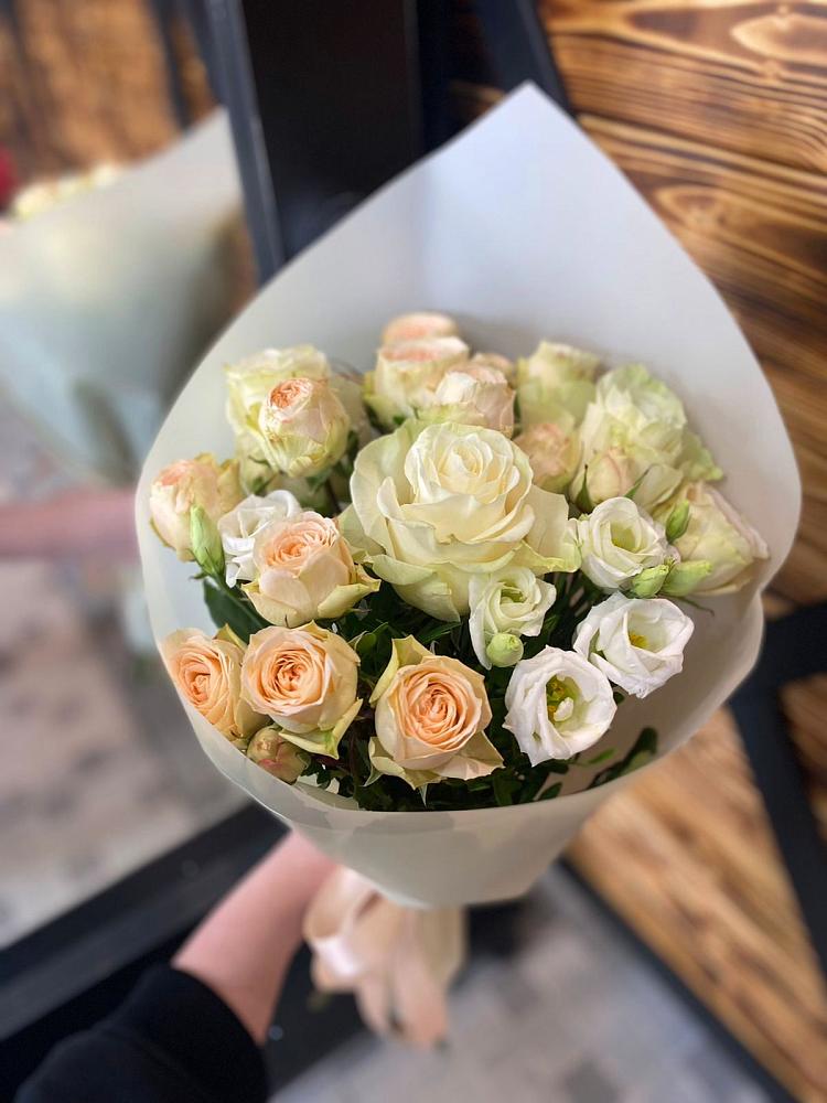 Букет цветов из: Розы и Лизиантусы в Новоульяновском